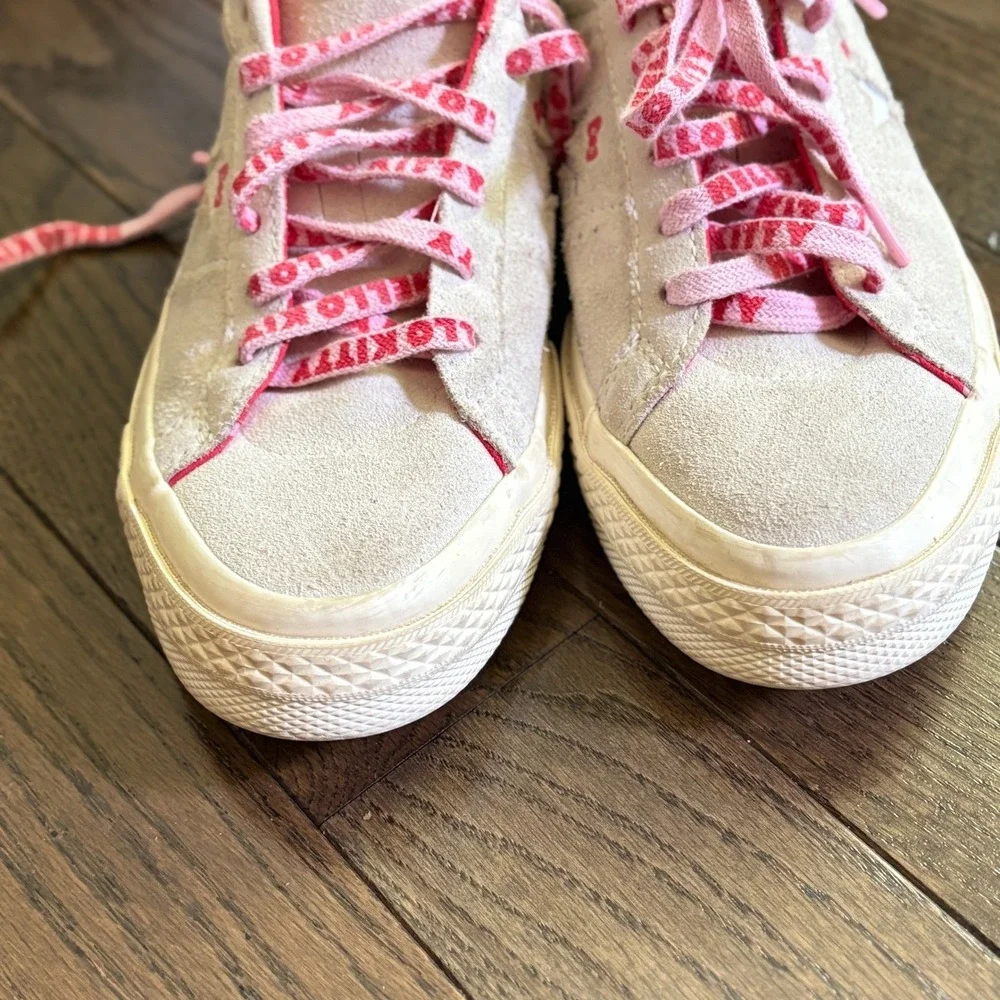 Hello‎ Kitty Converse One Star Sneakers Women Sz 6.5 Gray Suede Pink Laces - Picture 10 of 12